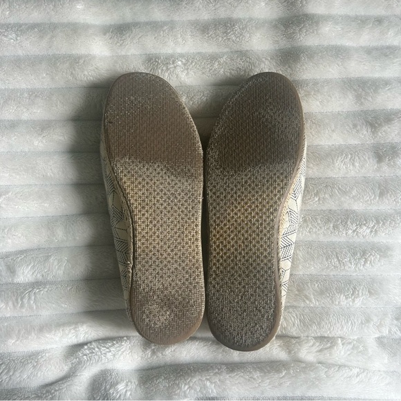 Toms Womens US7 Cream Patterned Loafers - Picture 3 of 7